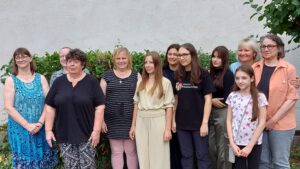 V.l.n.r.: Martina Klemens, Christina Marx, Dorothee Busch, Dr. Dorothée Mönch, Alona Onyshchuk, Mandy Kalina, Lena Kalina, Nina Nebinger, Lena Mader, Yildiz Göl, Dr. Sanja Perović-Ottstadt